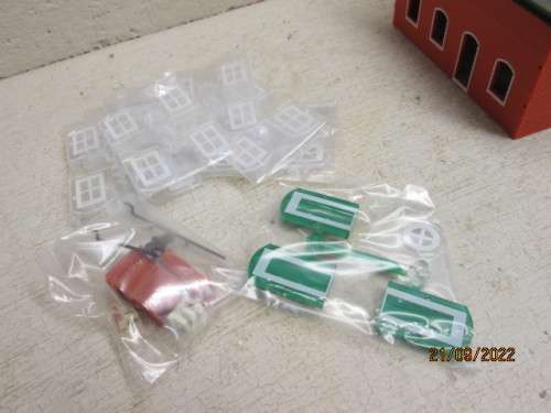 OO SCALE : L-SHAPE STATION  BUILDING