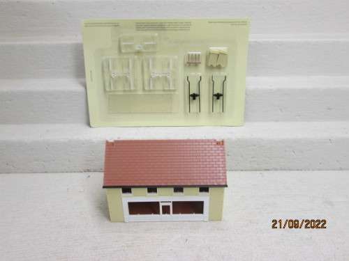 OO SCALE : DOUBLE STORY SHOP BUILDING