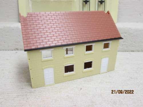 OO SCALE : DOUBLE STORY SHOP BUILDING