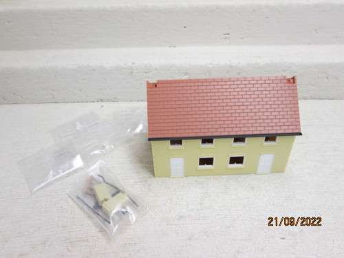 OO SCALE : DOUBLE STORY RAILWAY BUILDING