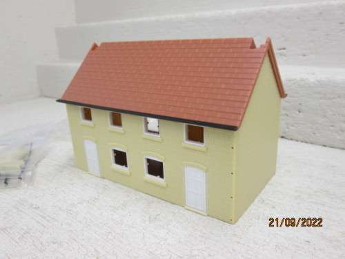 OO SCALE : DOUBLE STORY RAILWAY BUILDING