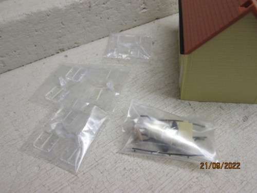 OO SCALE : DOUBLE STORY RAILWAY BUILDING