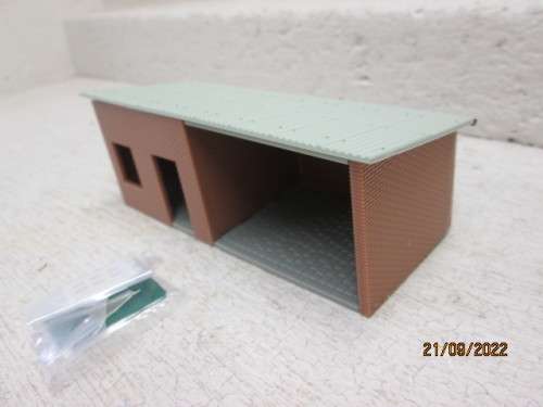 OO SCALE : STATION HALT / SHED