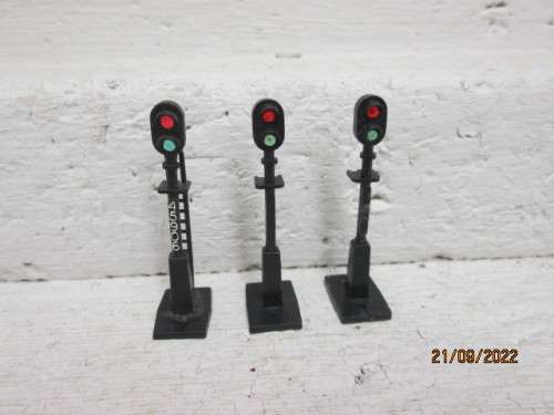 HO / OO SCALE : RAIL SIGNAL ROBOTS - X3