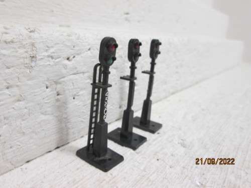 HO / OO SCALE : RAIL SIGNAL ROBOTS - X3