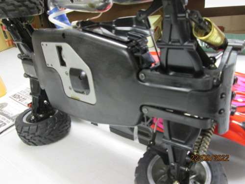 RADIO CONTROL CAR : TAMIYA : 1:10 SCALE : NITRO CRUSHER GAS 4X4 RACING TRUCK