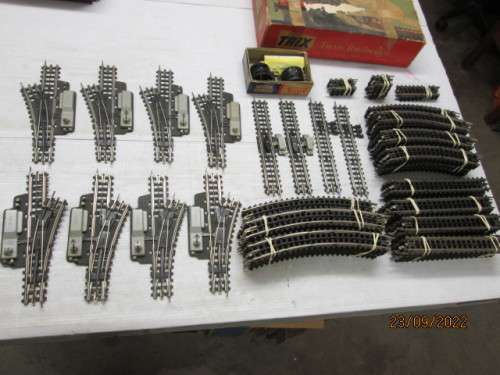 OO SCALE : TRIX : TRACK - LARGE AMOUNT (3-RAIL) - BOXED