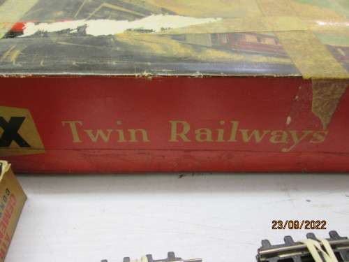 OO SCALE : TRIX : TRACK - LARGE AMOUNT (3-RAIL) - BOXED