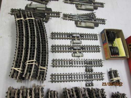 OO SCALE : TRIX : TRACK - LARGE AMOUNT (3-RAIL) - BOXED