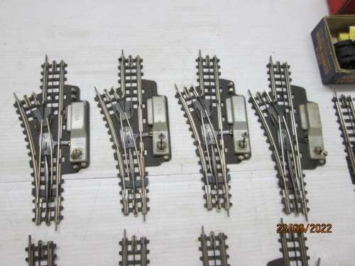 OO SCALE : TRIX : TRACK - LARGE AMOUNT (3-RAIL) - BOXED