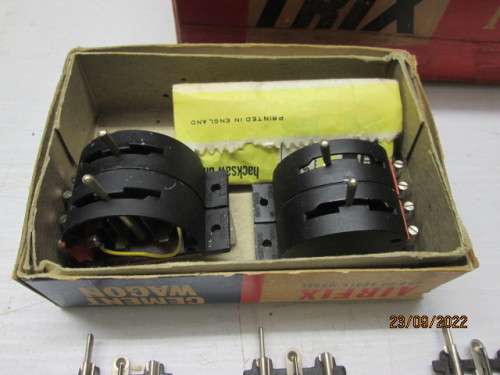 OO SCALE : TRIX : TRACK - LARGE AMOUNT (3-RAIL) - BOXED