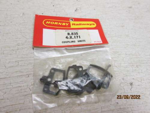 OO SCALE : HORNBY : COUPLINGS - X4 - IN ORIGINAL PACKAGING - R835