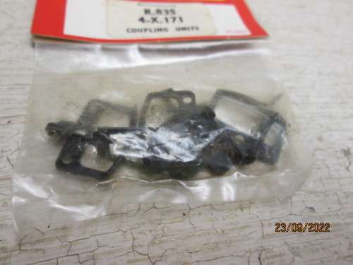 OO SCALE : HORNBY : COUPLINGS - X4 - IN ORIGINAL PACKAGING - R835