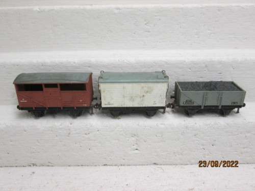 OO SCALE : HORNBY DUBLO : X3 GOODS WAGONS