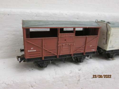OO SCALE : HORNBY DUBLO : X3 GOODS WAGONS