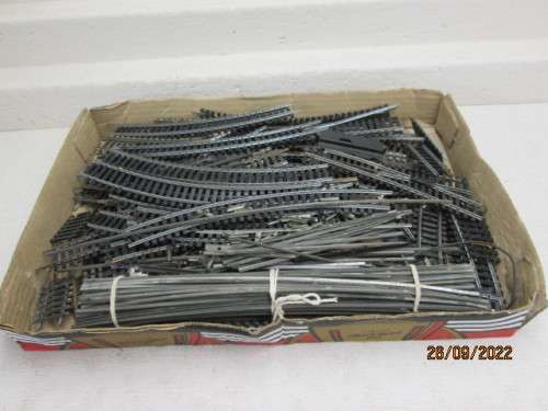 HO / OO SCALE : BEER BOX FULL OF SCRAP / OFFCUT TRACK
