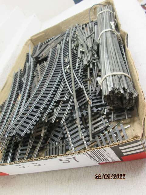 HO / OO SCALE : BEER BOX FULL OF SCRAP / OFFCUT TRACK