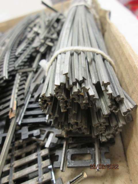 HO / OO SCALE : BEER BOX FULL OF SCRAP / OFFCUT TRACK