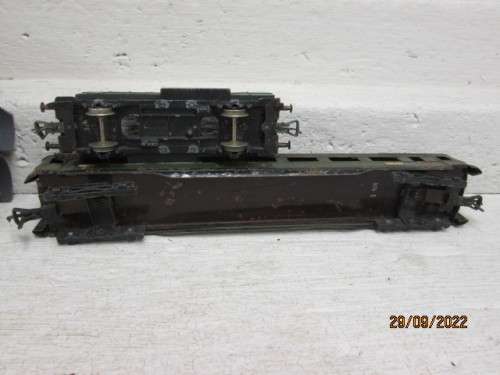 HO SCALE : FLEISCHMANN : PASSENGER COACH - SCRAP YARD