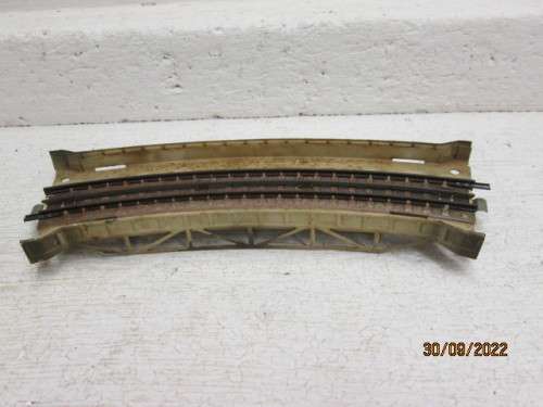 HO SCALE : MARKLIN : CURVED BRIDGE