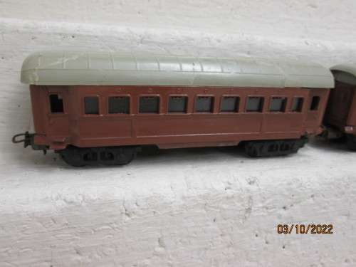 HO SCALE : LIMA : SAR : X2 SHORT PASSENGER COACHES