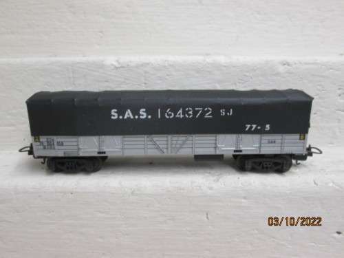 HO SCALE : LIMA : SAR : SILVER OZ BOX CAR WITH TARP