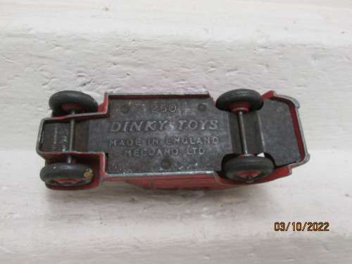 DIE CAST : DINKY TOYS : RED FIRE TRUCK NO.250