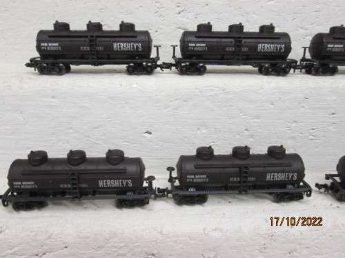 N SCALE : HERSHEYS : TRIPPLE DOME TANKERS - X9