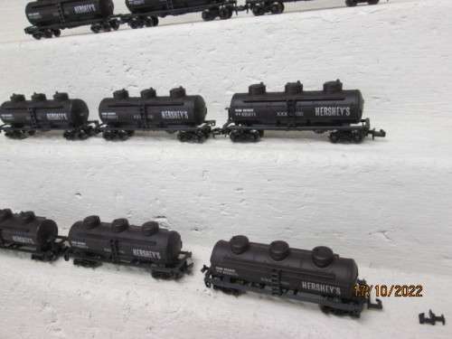 N SCALE : HERSHEYS : TRIPPLE DOME TANKERS - X9