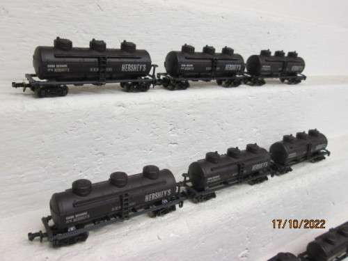 N SCALE : HERSHEYS : TRIPPLE DOME TANKERS - X9