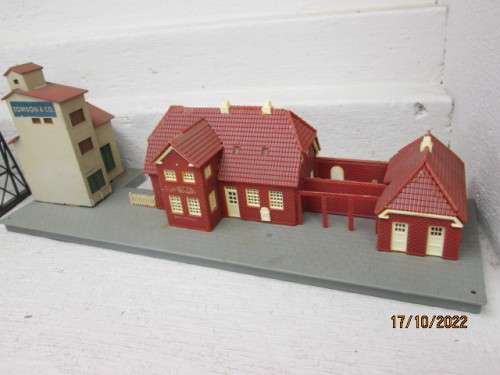 N SCALE : X7 BUILDINGS
