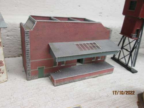 N SCALE : X7 BUILDINGS