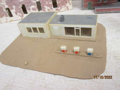 N SCALE : X7 BUILDINGS