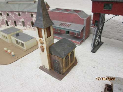N SCALE : X7 BUILDINGS