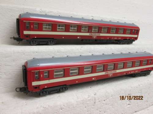HO SCALE : LIMA : LE CAPITOLE FIRST CLASS  COACHES - X2