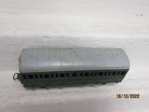 HO SCALE : LIMA : SHORT GREEN COACH