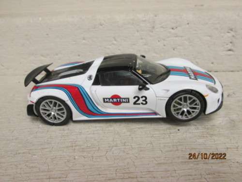 1:32 SCALE : CARRERA : MARTINI PORSCHE 918 SPIDER
