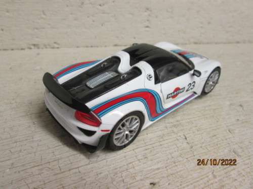 1:32 SCALE : CARRERA : MARTINI PORSCHE 918 SPIDER