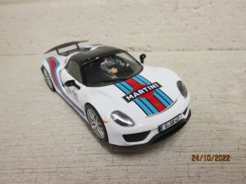 1:32 SCALE : CARRERA : MARTINI PORSCHE 918 SPIDER