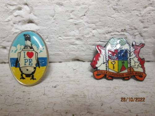 VARIOUS COUNTRY AND FLAG BADGES - X9