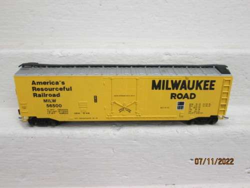 HO SCALE : BACHMAN : 50 FOOT MILWAUKEE BOX CAR WAGON