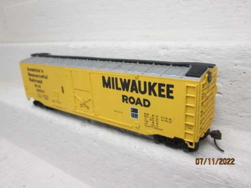 HO SCALE : BACHMAN : 50 FOOT MILWAUKEE BOX CAR WAGON