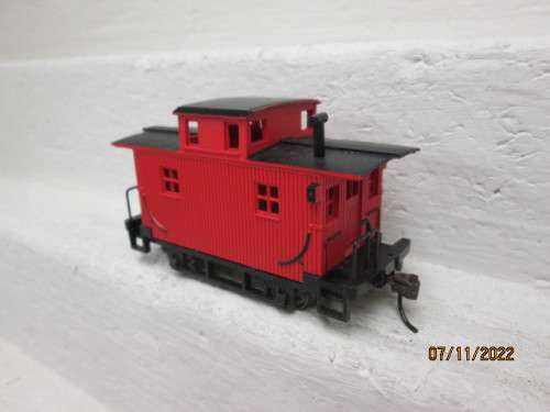 HO SCALE : BACHMAN : SHORT OLD STYLE CABOOSE