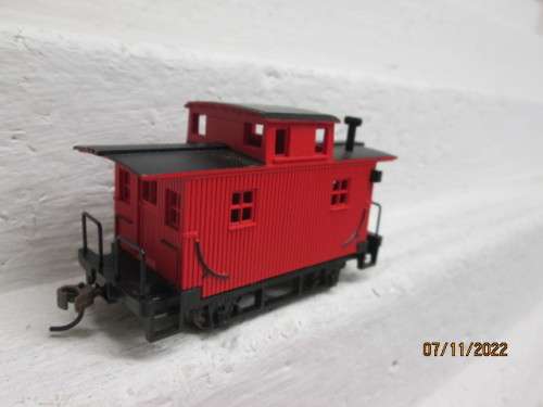 HO SCALE : BACHMAN : SHORT OLD STYLE CABOOSE