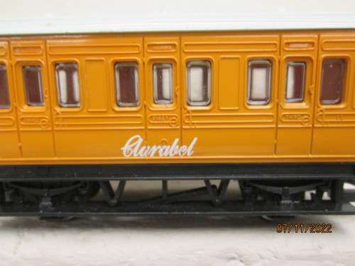 OO SCALE : HORNBY : X2 SHORT PASSENGER COACHES - ANNIE & CLARABELLE