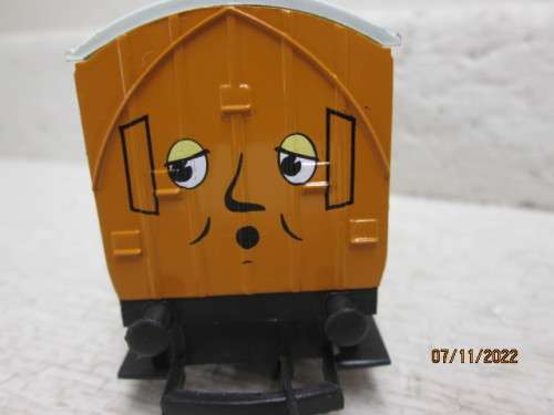 OO SCALE : HORNBY : X2 SHORT PASSENGER COACHES - ANNIE & CLARABELLE