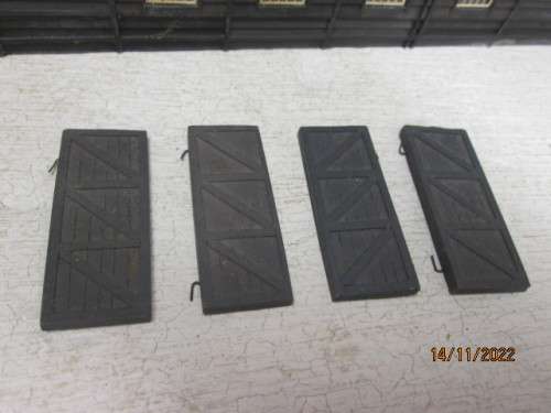 OO SCALE : BACHMANN : WOODEN ENGINE SHED - THICK WALL RESIN TYPE - BOXED