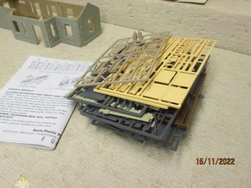 HO / OO SCALE : RATIO - STATION BUILDING KIT - BOXED