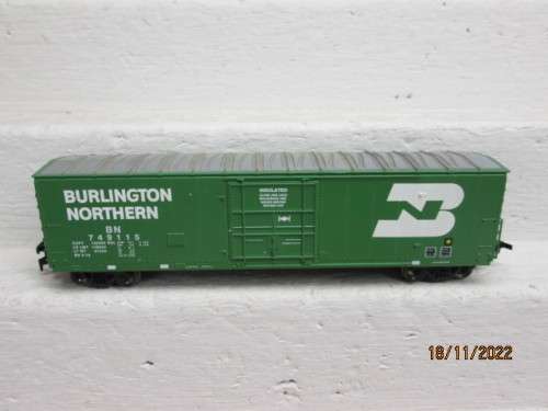 HO SCALE : 50 FOOT - BOX CAR - BURLINGTON NORTHERN