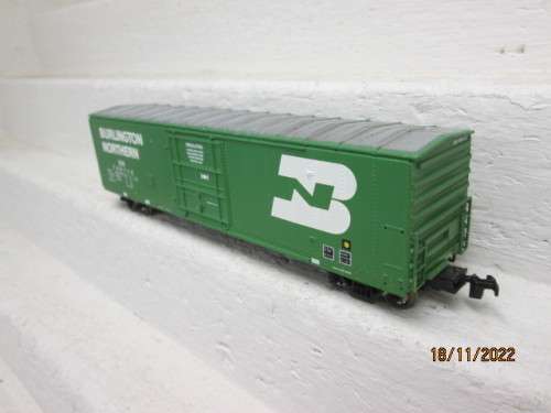 HO SCALE : 50 FOOT - BOX CAR - BURLINGTON NORTHERN